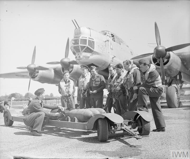 Crew of Avro Lincoln 'Thor II' 