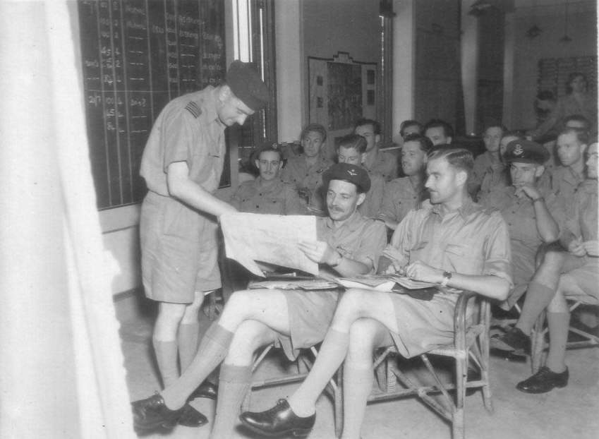 No.100 Squadron being briefed at Tengah, July 1950 