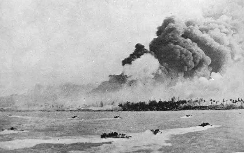 7th Australian Division heading towards shore, Balikpapan 
