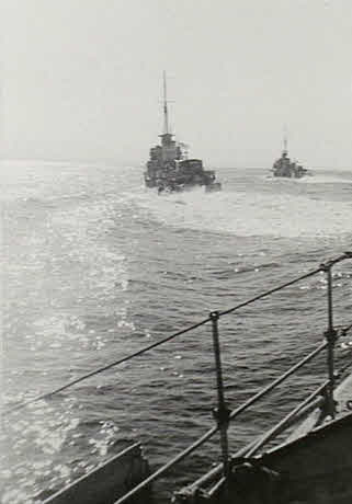 HMAS Nizam and HMS Racehorse 