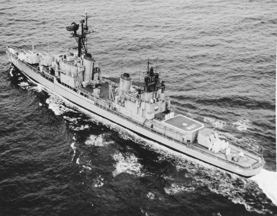 USS Benner (DD-807) underway in Pacific, 1969.