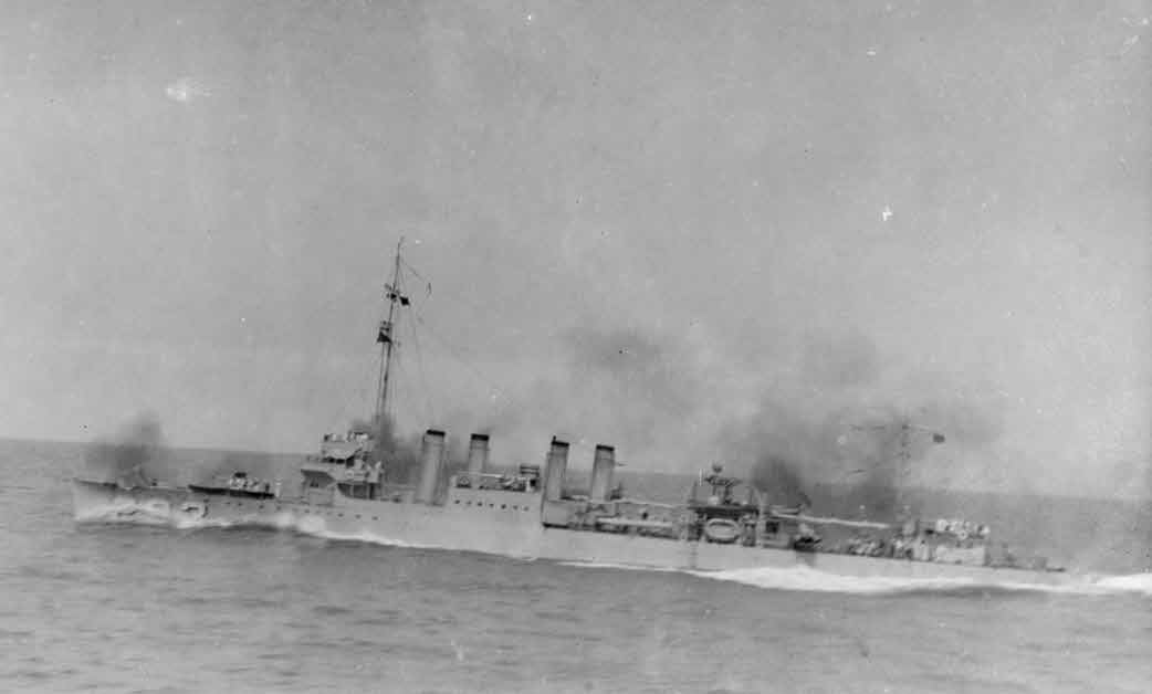 USS Billingsley (DD-293) firing her guns 