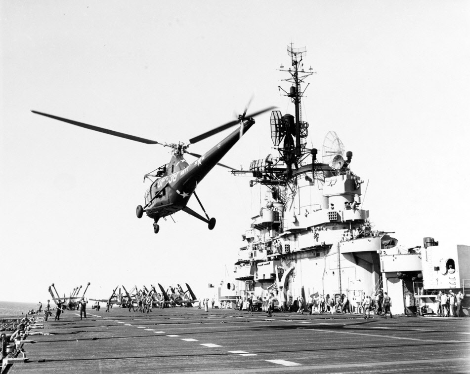 HO3S-1 lands on USS Boxer (CV-21)