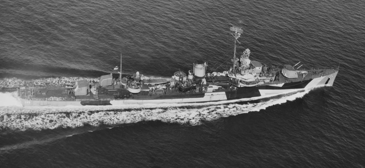 USS Davis (DD-395) from above, c.1944-45 