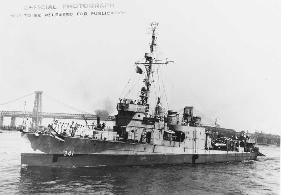 USS Decatur (DD-341) at New York, 1943 