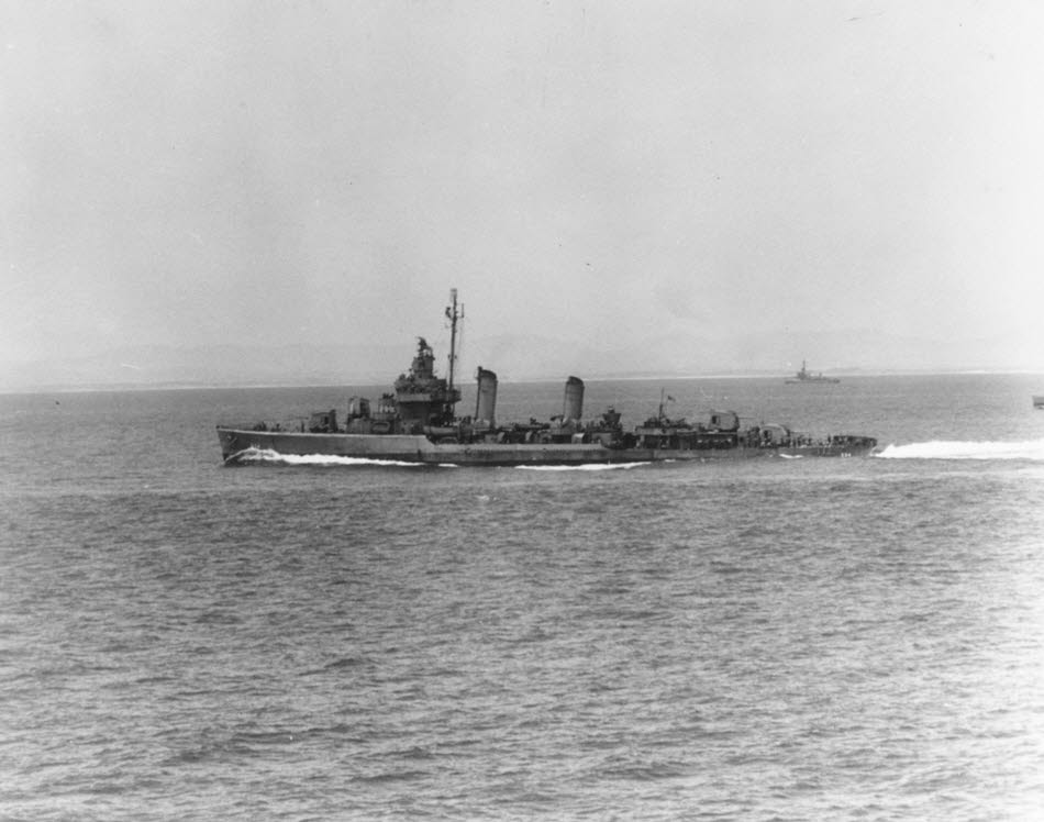 USS Doran (DD-634) off Sicily, 1943 