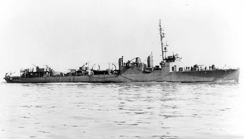 USS Dorsey (DMS-1) at sea, 1943 