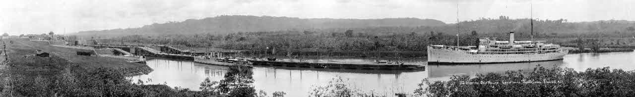 USS Farquahar (DD-304) and USS Relief (AH-1) in Panama Canal, 1927 