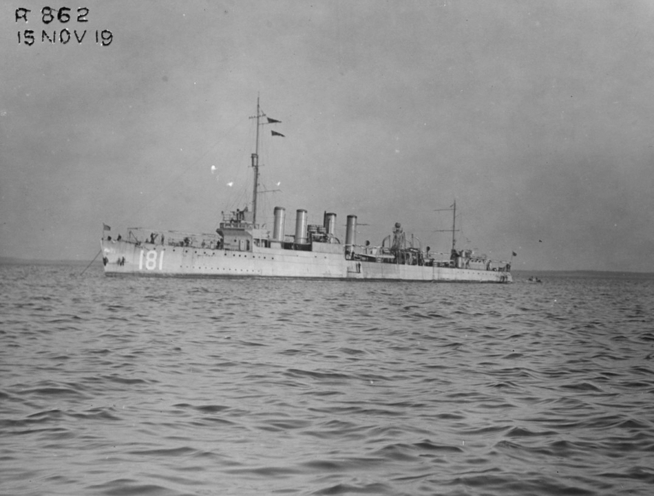USS Hopewell (DD-181) at anchor, 15 November 1919 