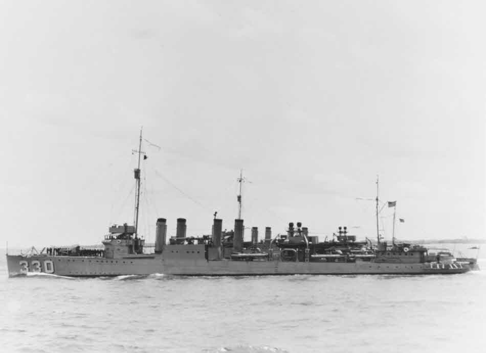 USS Hull (DD-330) Underway 