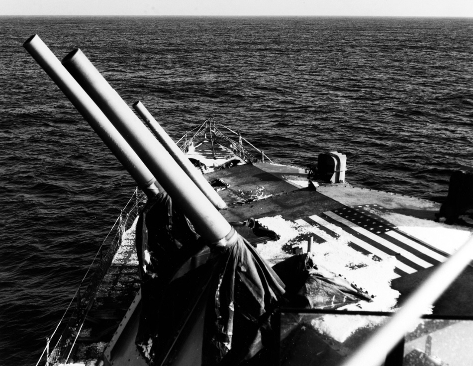 Forward 5in guns on USS Hyman (DD-732) bombarding Korea .