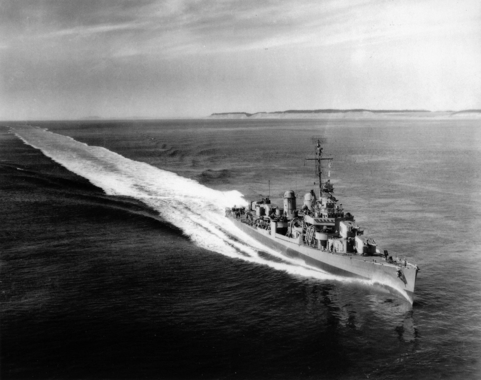 USS Izard (DD-589) at high speed 