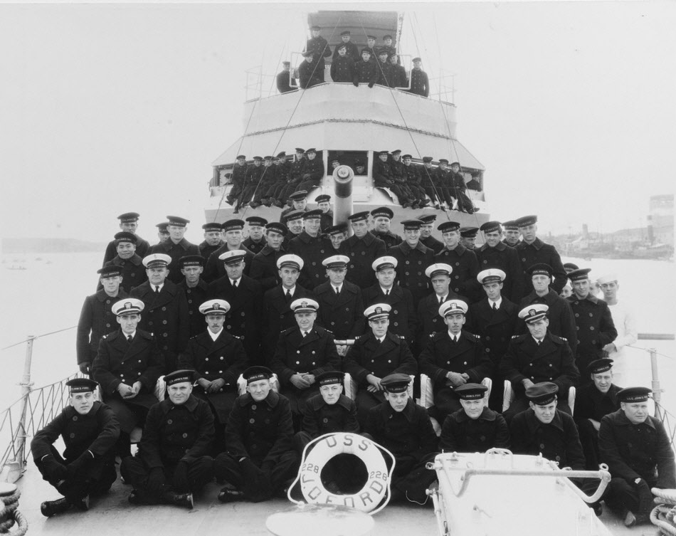 Crew of the USS John D Ford (DD-228) at Shanghai 