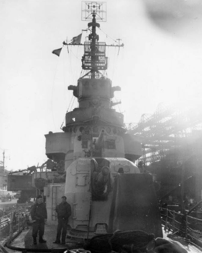 USS Madison (DD-425) undergoing refit, New York, 1944 
