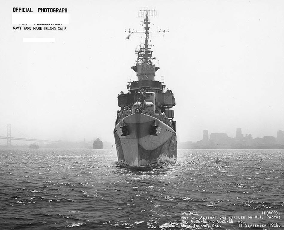 Frontal view of USS Meade (DD-602), San Francisco, 1944 