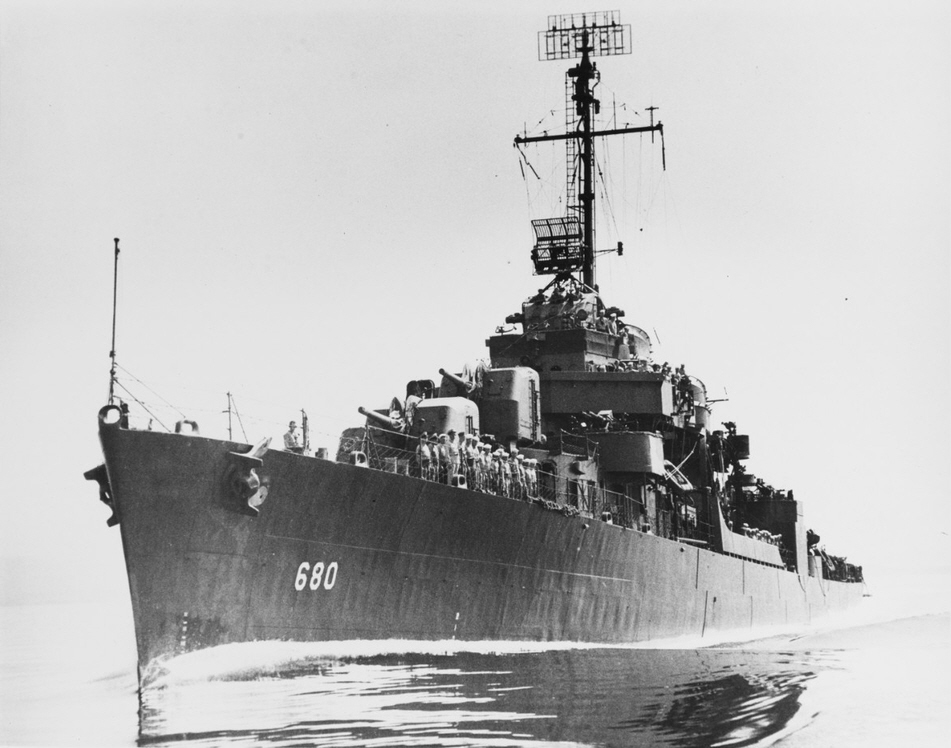 USS Melvin (DD-680), 1945, with crew at rails 
