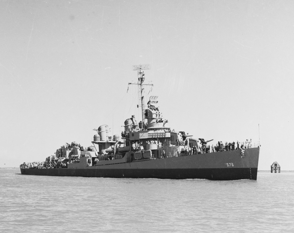 USS Murray (DD-576) off Orange, Texas, May 1943 