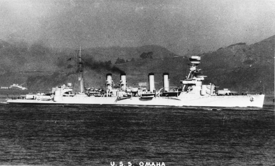 Side view of USS Omaha (CL-4) 