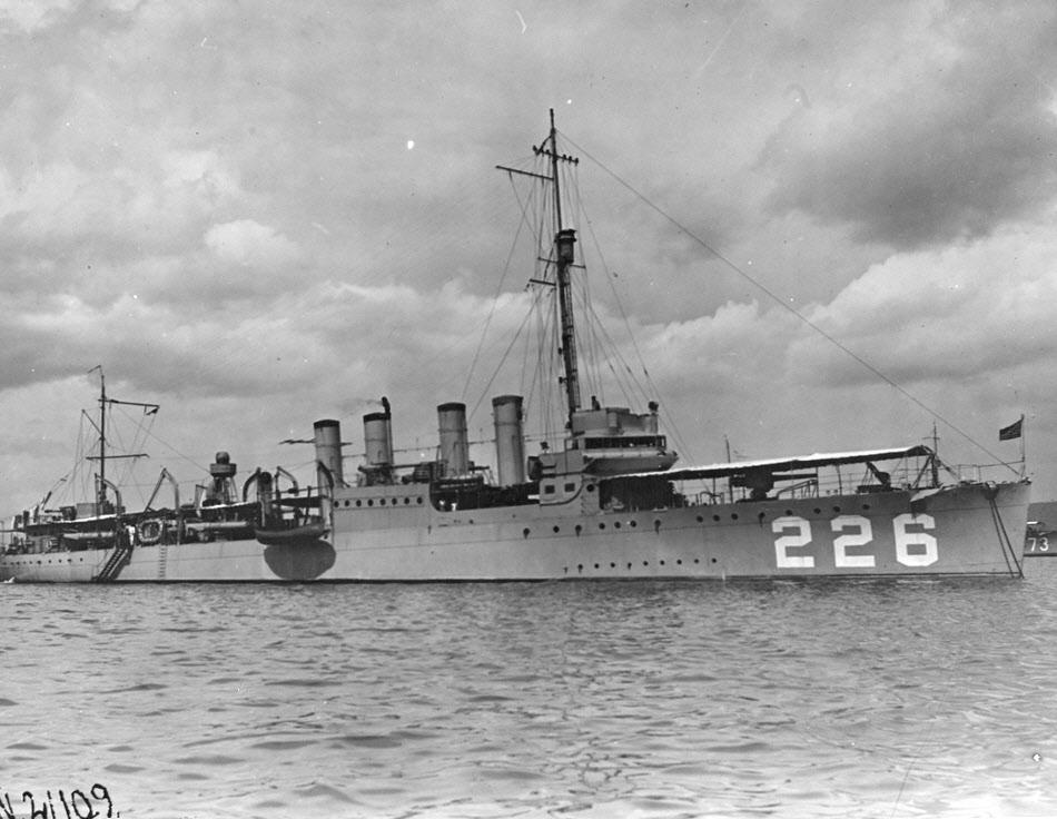 USS Peary (DD-226) from the right 