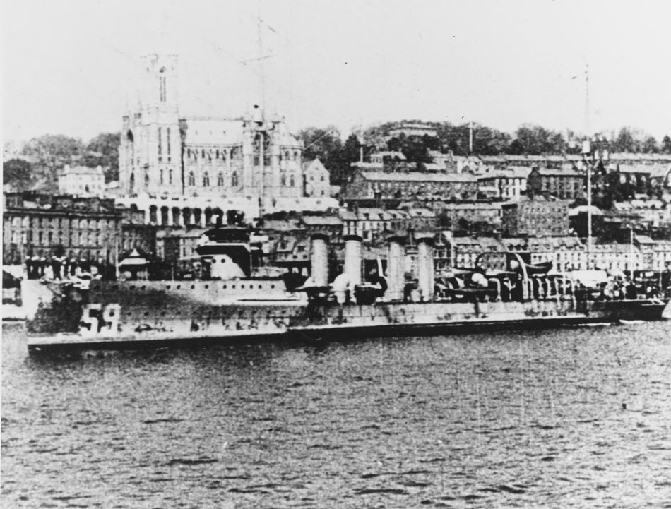 USS Porter (DD-59) at Queenstown, 4 May 1917 