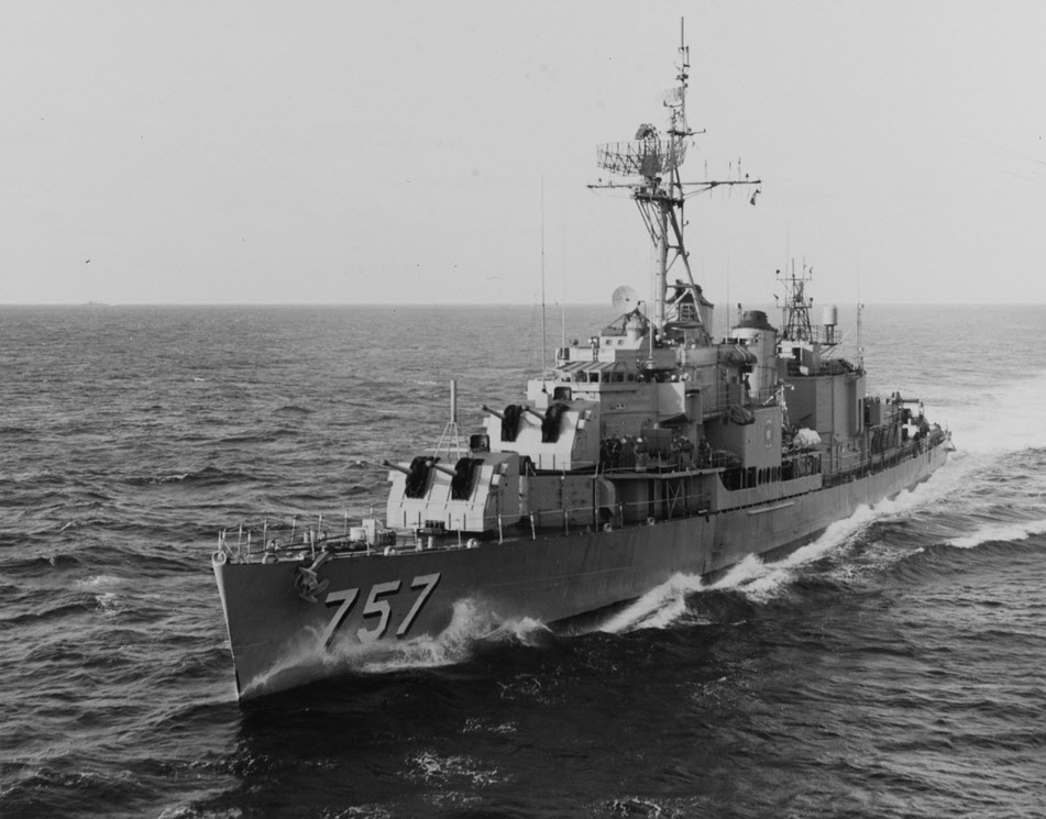 USS Putnam (DD-757) coming alongside USS Lake Champlain (CVS-39), 1964 