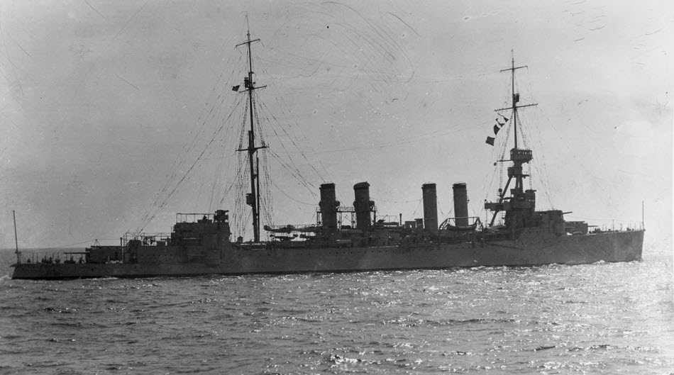 Side view of USS Raleigh (CL-7), 1920s 