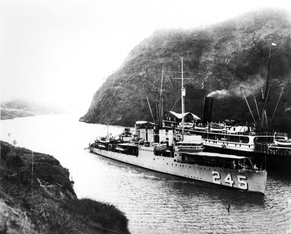 USS Reuben James (DD-245) in the Culebra Cut 