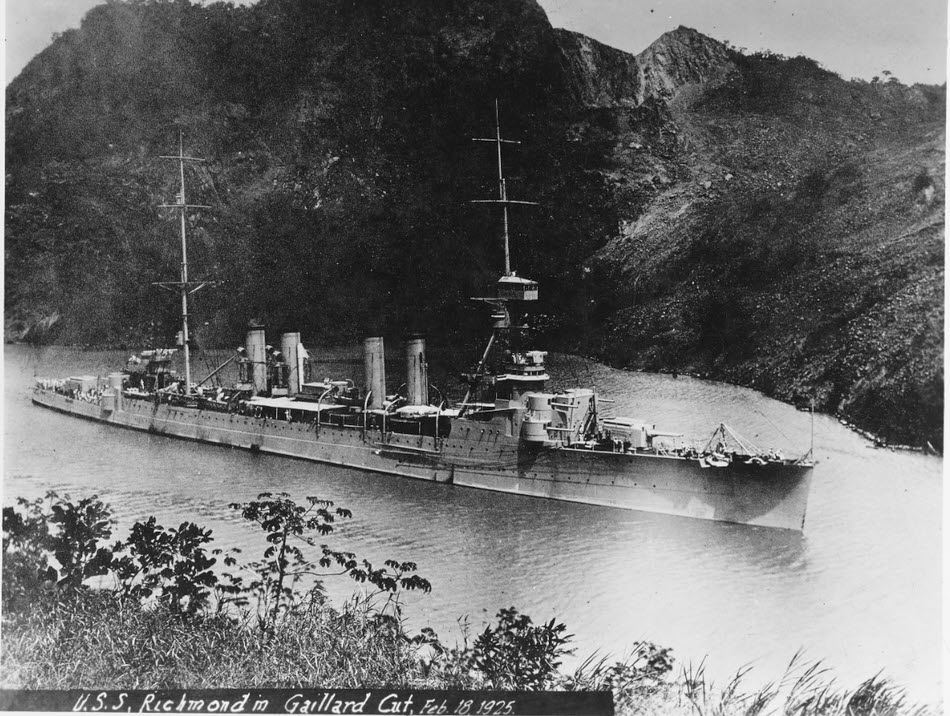 USS Richmond (CL-9) in Panama Canal, 1925 