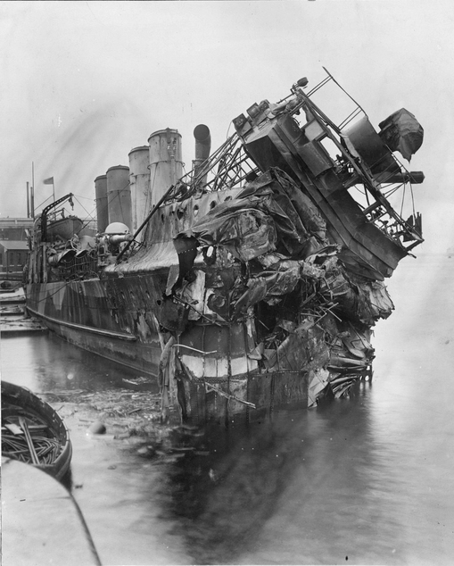 USS Shaw (DD-68) after collision with the Aquitania 