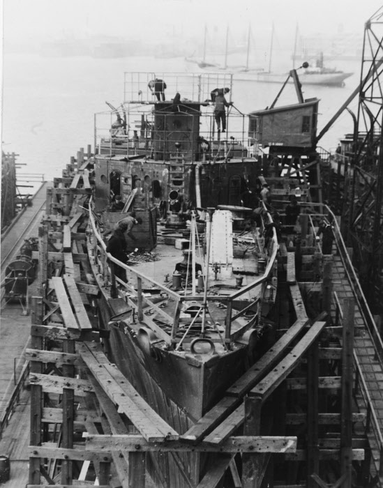 USS Sturtevant (DD-240) under construction 