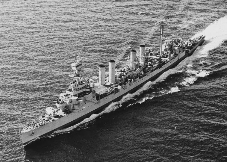 USS Trenton (CL-11) in Gulf of Panama, 11 May 1943 