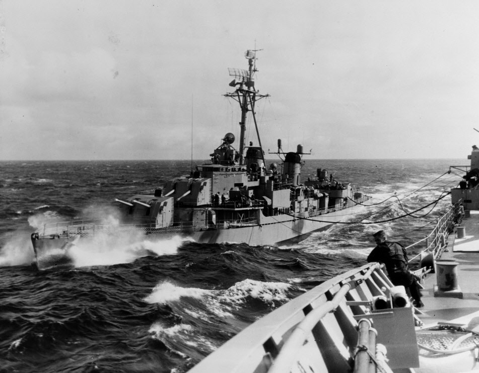 USS Wiltsie (DD-716) refuels from USS Los Angeles (CA-135) , 1960 