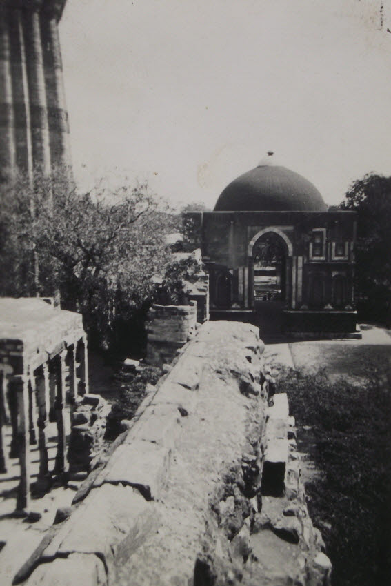 Alai Darwaza and base of Qutab Minar, Delhi 