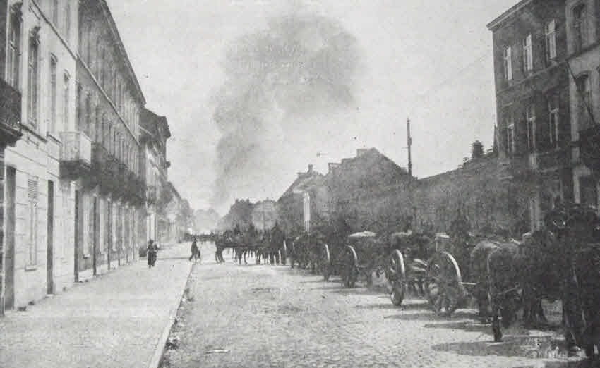 Belgian artillery retreats through Louvain 