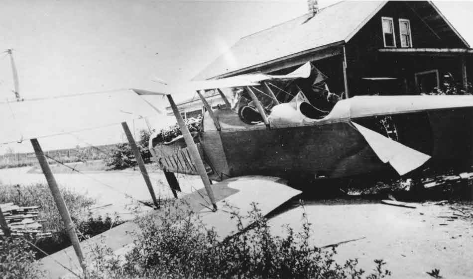 Crashed Curtiss Jenny, c.1920s 