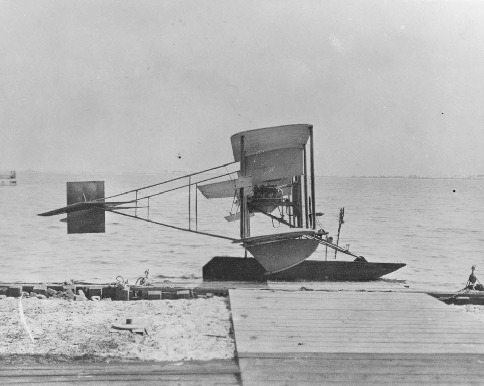 Curtiss AH-2 from the right 
