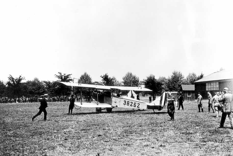 Curtiss JN-4H prepares for first US Air Mail, 1918 