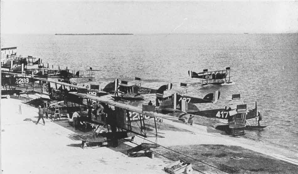Fifteen Curtiss N-9s at Pensacola 