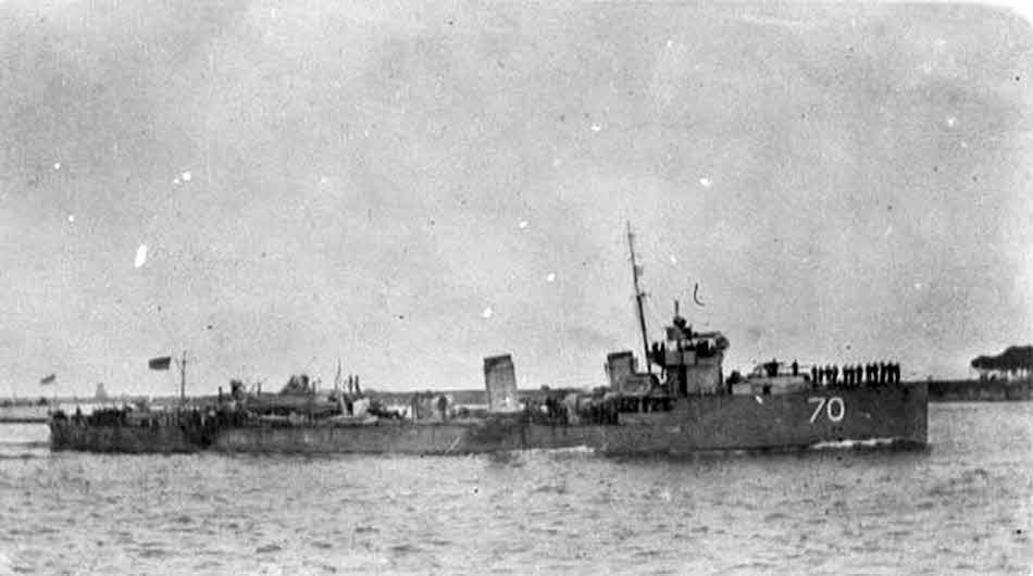HMAS Warrego with survivors from HMS Phoenix 