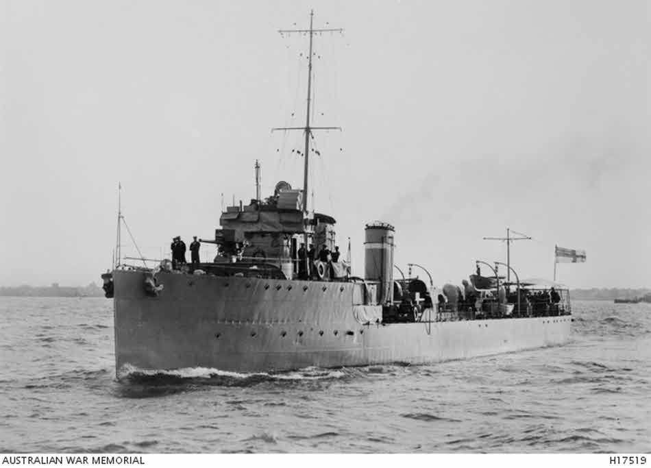 HMAS Yarra from the bows 