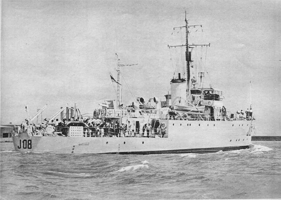 Side view of minesweeper HMCS Bayfield
