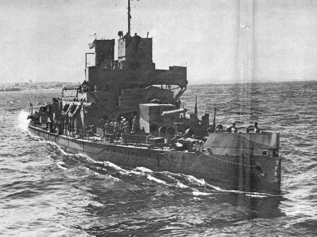HMS Aphis from the front 