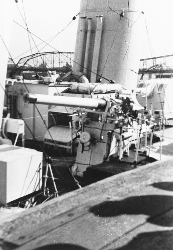 4in Gun on HMS Dragon