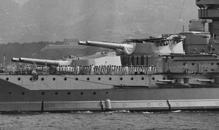 HMS Queen Elizabeth Forward Guns