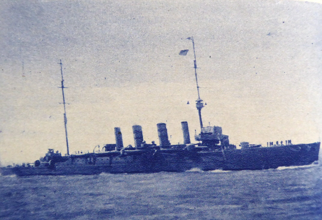 HMS Southampton from the right 