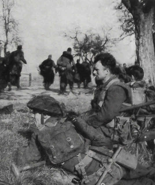 Infantry from 11th Armoured Division on road to Elbe 