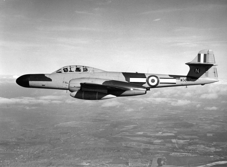 Gloster Meteor NF Mk.12 in flight 