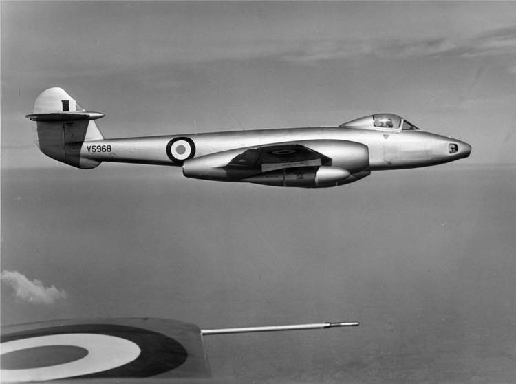 Gloster Meteor PR Mk.10 in flight 