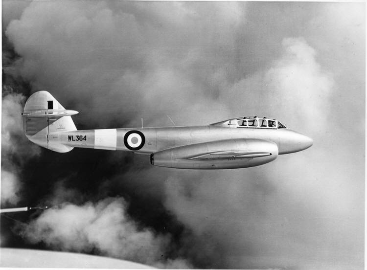 Gloster Meteor T Mk.7 in flight 