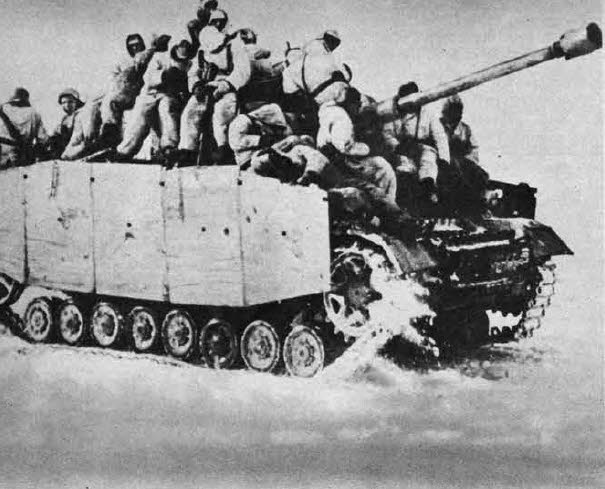 Panzer IV with passengers 